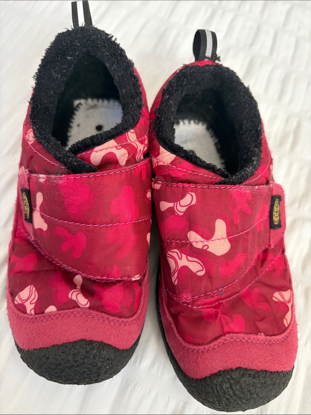 Keen Girls Slip-On Shoes Style#240621. Missing insoles-can buy amazon replacemts